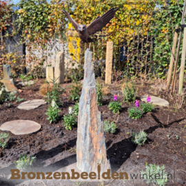 Bronzen beeld vliegende uil op leisteen sokkel BBW2209-ls