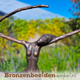 Beeld voor in de tuin "Saltare Domina" BBW248523