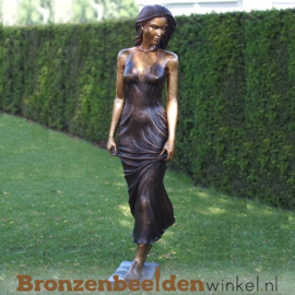 Tuinbeeld vrouw in jurk BBW1311