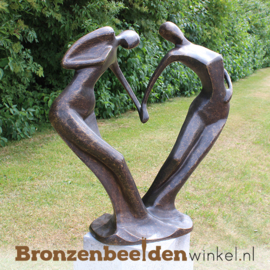 Bronzen tuinbeeld "Danspaar in Hartvorm" BBW0720br