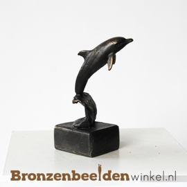 Bronzen dolfijn beeldje op sokkeltje BBW006br08