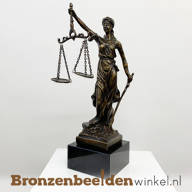 Vrouwe Justitia beeldje op sokkel BBW008br10S