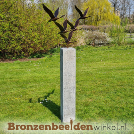 Abstract tuinbeeld ''De 5 ganzen'' op Hardsteen sokkel BBWF5GHS