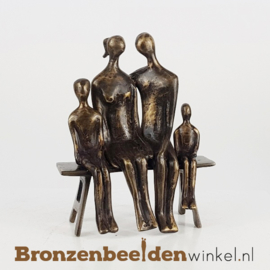 Beeldje ouders met twee dochters BBW001br48