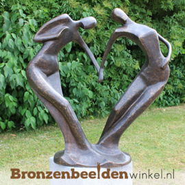 Bronzen tuinbeeld "Danspaar in Hartvorm" BBW0720br