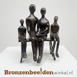 Familiebeeldje "Liefdevol stel met baby en 2 kinderen" - STEL SAMEN -