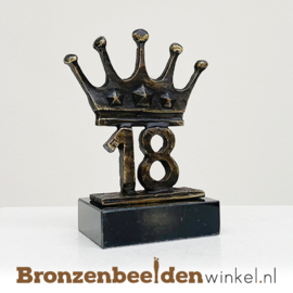 TOP cadeau 18e verjaardag dochter "Kroonjaar 18" beeldje