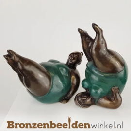 Bronzen beeldjes van twee dikke dames BBWfhsetddb
