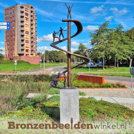 ROTONDE KUNST BEELD "POSITIEVE SPIRAAL" IN OPDRACHT VBO ACCOUNTANCY
