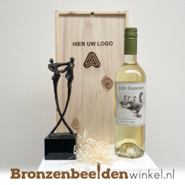 TOP AFSCHEID KADO | Geschenkkist met beeldje "De Handdruk" en drank