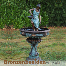 Vrouw met kruik waterornament BBW52290