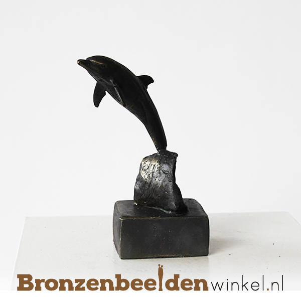 Bronzen dolfijn op sokkeltje BBW006br08 (Tekstplaatje met gravering: zonder tekstplaatje levertijd binnen 2 werkdagen) | Bronzen dolfijnen | Bronzen Beelden