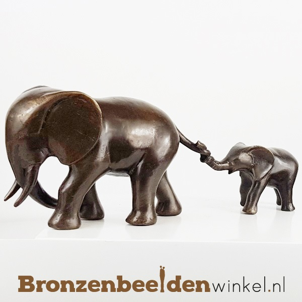 zadel banaan Er is behoefte aan Olifanten beeldje moeder olifant met kalfje BBW1856 | Bronzen olifanten |  Bronzen Beelden Winkel