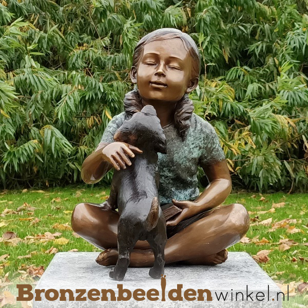 Bronzen meisje met hondje als tuinbeeld BBW51329br