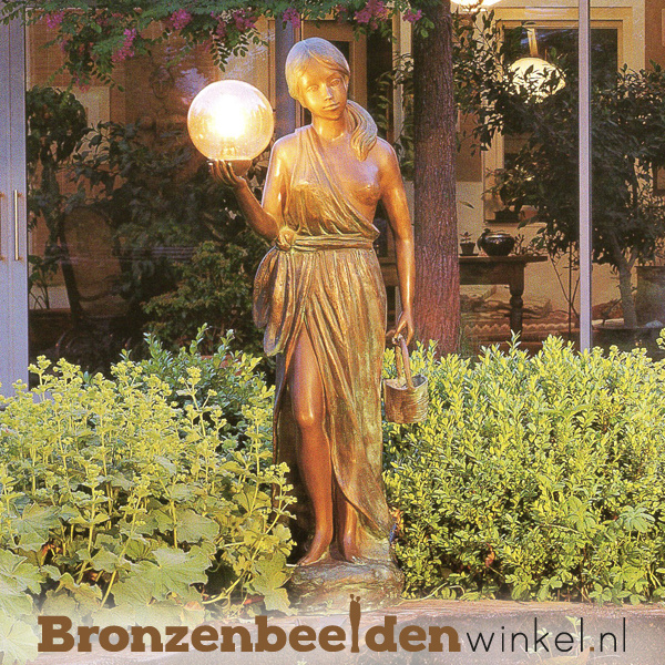 Vrouwen tuinbeeld BBWR88124 (Met of zonder sokkel: Zonder sokkel,Met GRATIS onderhoudsset t.w.v. € 24,95: Ja, graag!) | Tuinbeeld vrouw | Bronzen Beelden