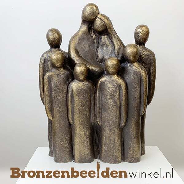 beeld gezin 8 personen