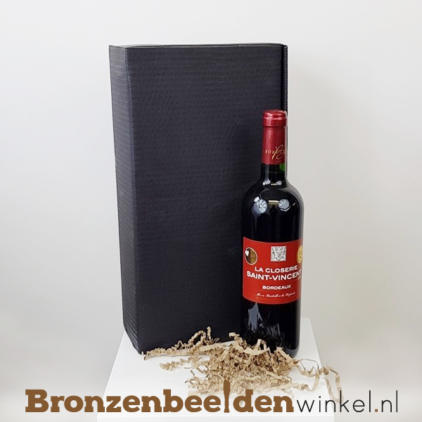 Beeldje met wijn als geschenkpakket