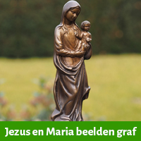 Jezus en Maria beeelden voor op het graf