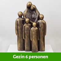 beeld gezin 6 personen