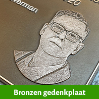 bronzen gedenkplaat, plaquette van brons voor op het graf