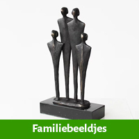 Familie beeldjes ter nagedachtenis overlijden moeder