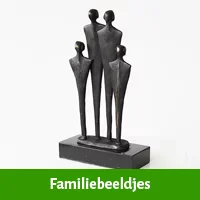 Familie beeldjes als verlovingscadeau