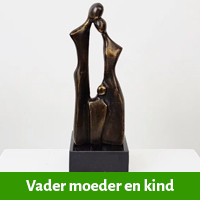 vader moeder en kind beeld, familie 3 personen