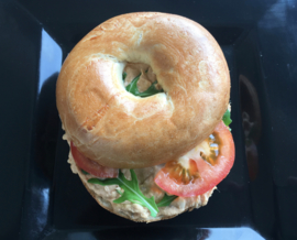 Bagel met tonijnsalade