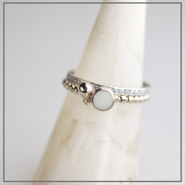 Set Blossoming in White met een ring vol bergkristal