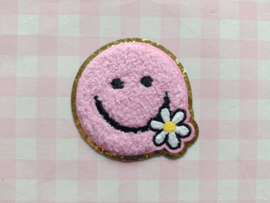 Strijkapplicatie badstof smiley met bloem roze