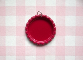 Bottle cap fuchsia