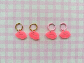 Oorbellen mondjes neon roze