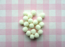 Pompom 8 mm zachtgeel