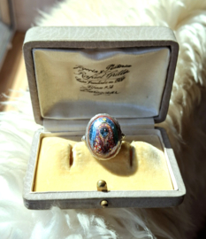 Grootmoeders zilveren ring.