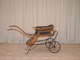 Antieke kinderwagen