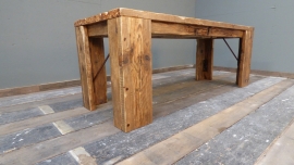 Massief houten tafel