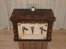 Antieke bar tap