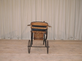 Antieke kinderwagen