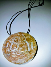 Lindo pendente de cachimbo plano em cerâmica.