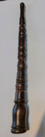 Dunkelbraunes, handgeschnitztes Räucher-Chillum aus Holz, 40 cm