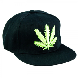 Schwarze Kappe mit grünen Blättern UV-fluoreszierend