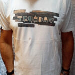 Camiseta Truedat con imagen de pared