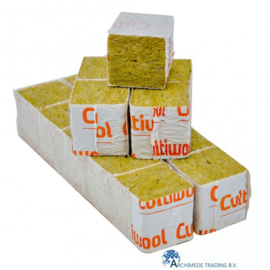 CULTILENE CUTTING BLOCKS 7x7x7cm PER PIECE WITH PLANT HOLE Ø 4 X 10 MM