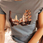 KATOENEN TRUEDAT T-SHIRT met afbeelding van STAD