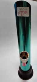 Pipa de agua de aluminio de 22 cm con pie de goma.