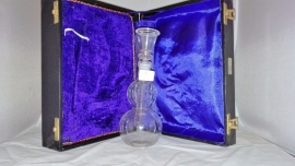 Glazen Bong 19cm in met Fluweel beklede Kist, 340