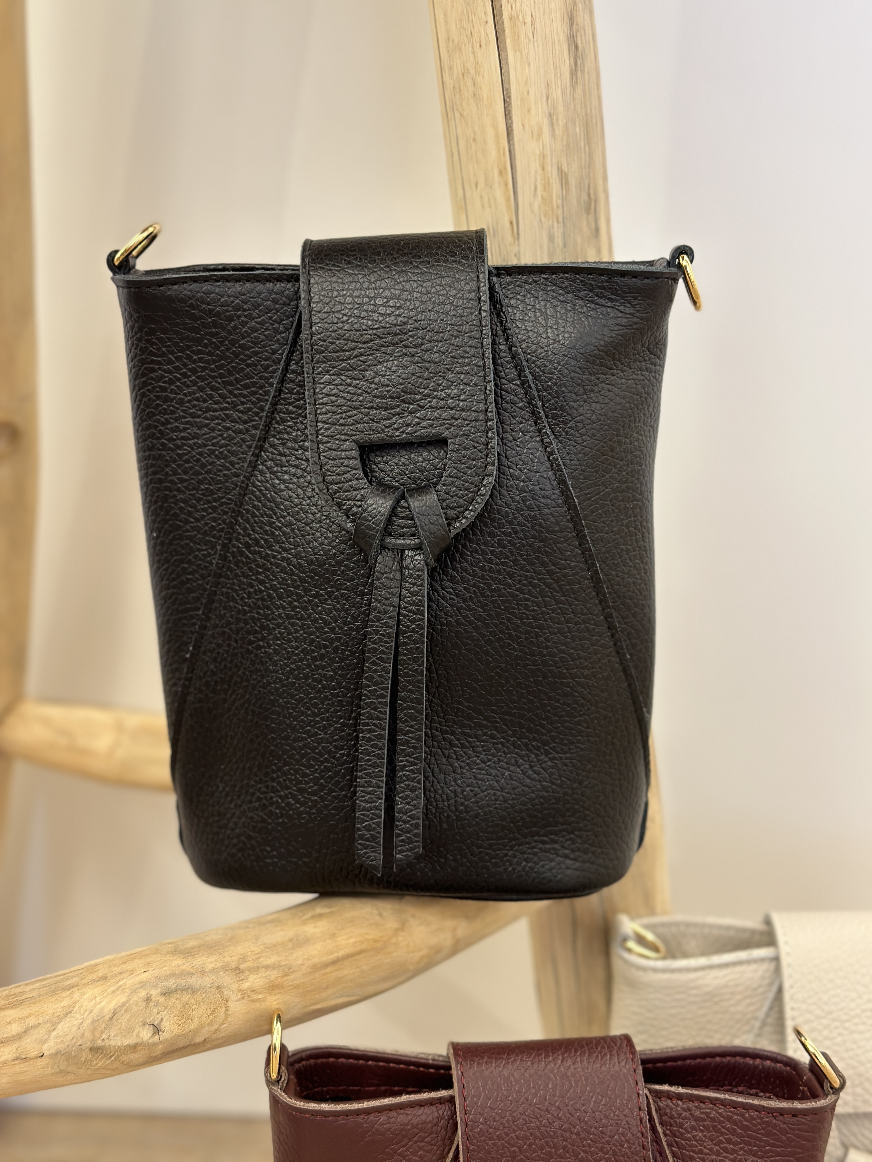 Leather kendra bag - black