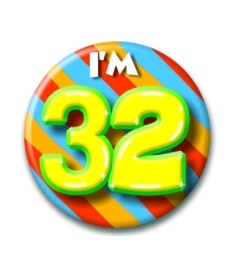 Button Happy 32 jaar