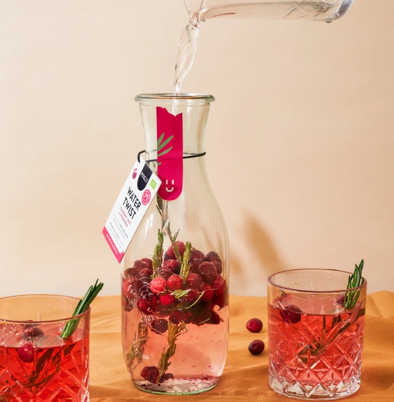 *Pineut Tafelwater Watertwist Cranberry Kers Rozemarijn