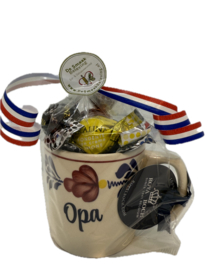 Boerenbont  Beker Opa 200 ml. gevuld met 8 Italiaanse Chocolade kogels.